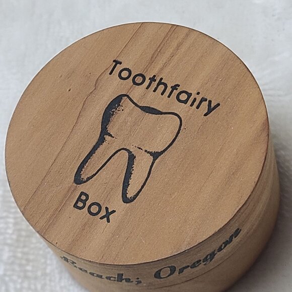 Wooden Tooth Fairy Box Engraved Rockaway Beach Oregon with Shark Tooth Fossil - Picture 6 of 10